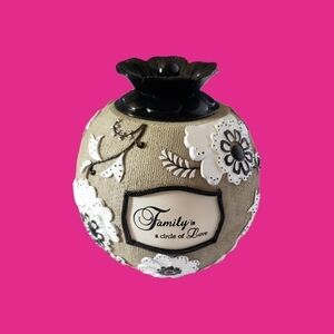 Pavillion gift round tea light holder
